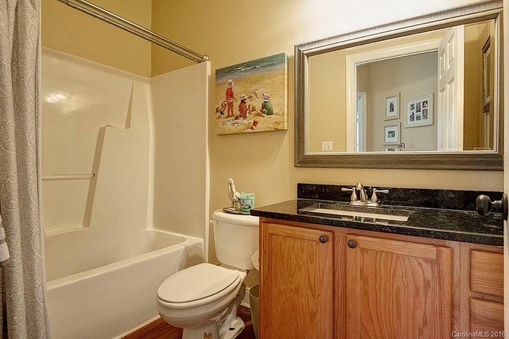 8 Surrey Green Drive - Photo 15