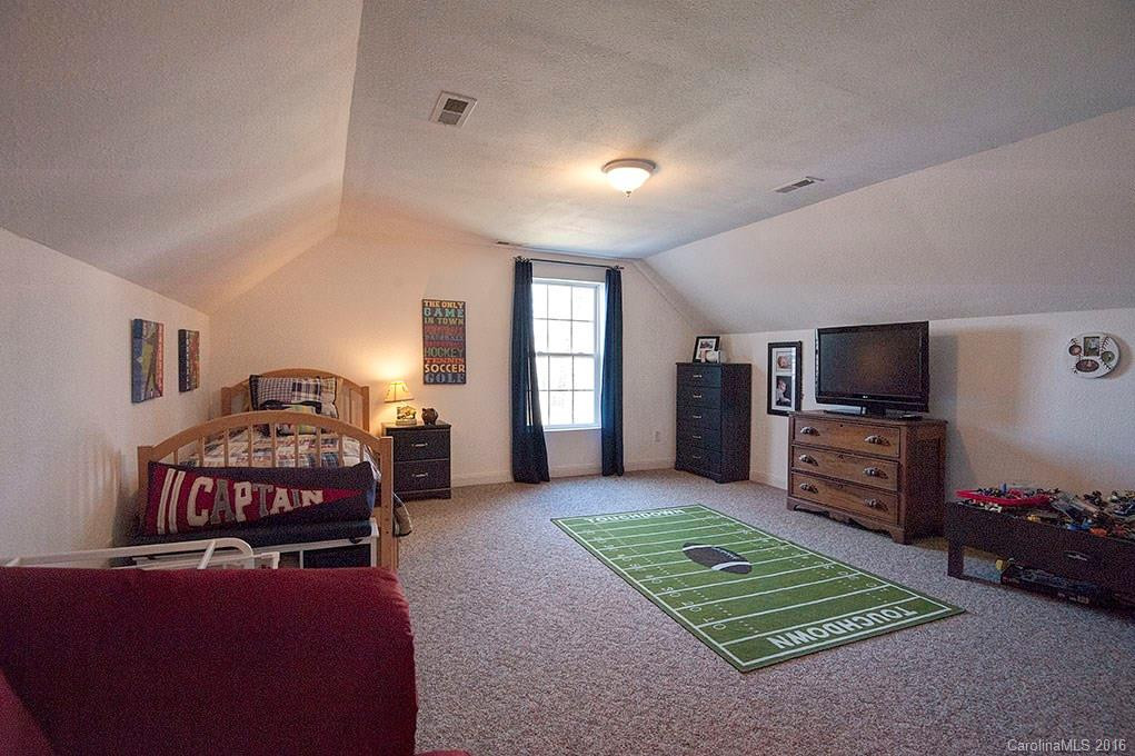 8 Surrey Green Drive - Photo 16