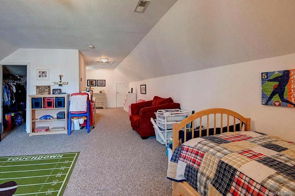 8 Surrey Green Drive - Photo 17
