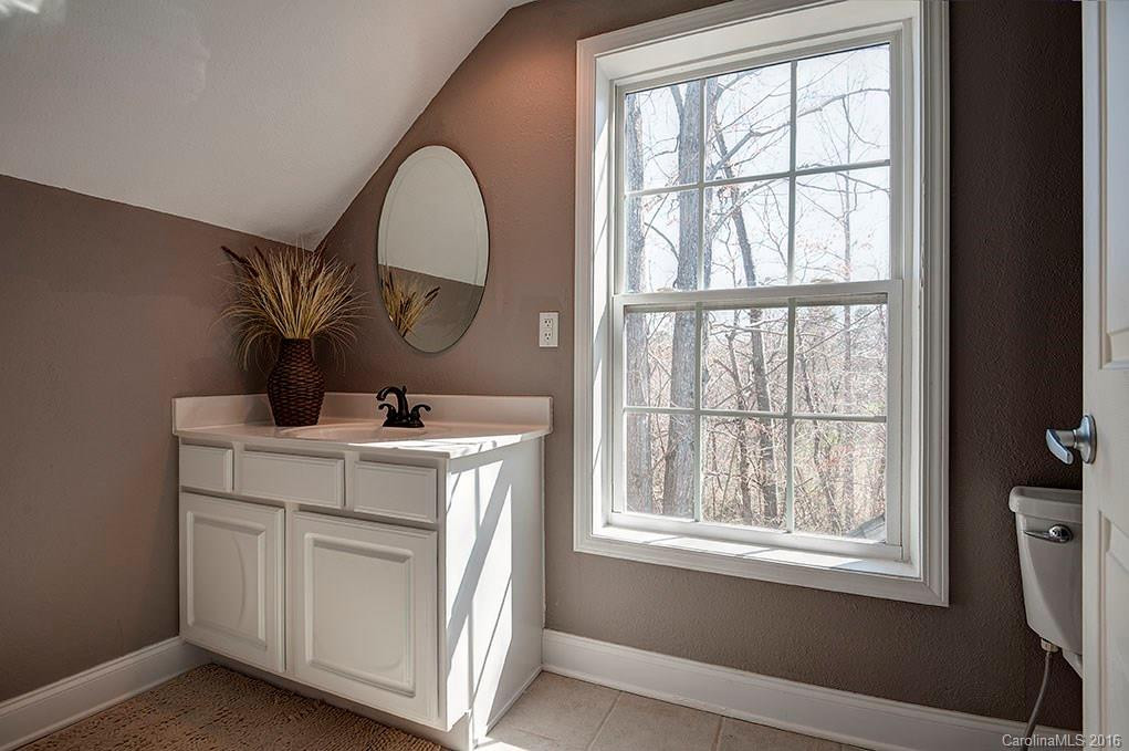 8 Surrey Green Drive - Photo 18
