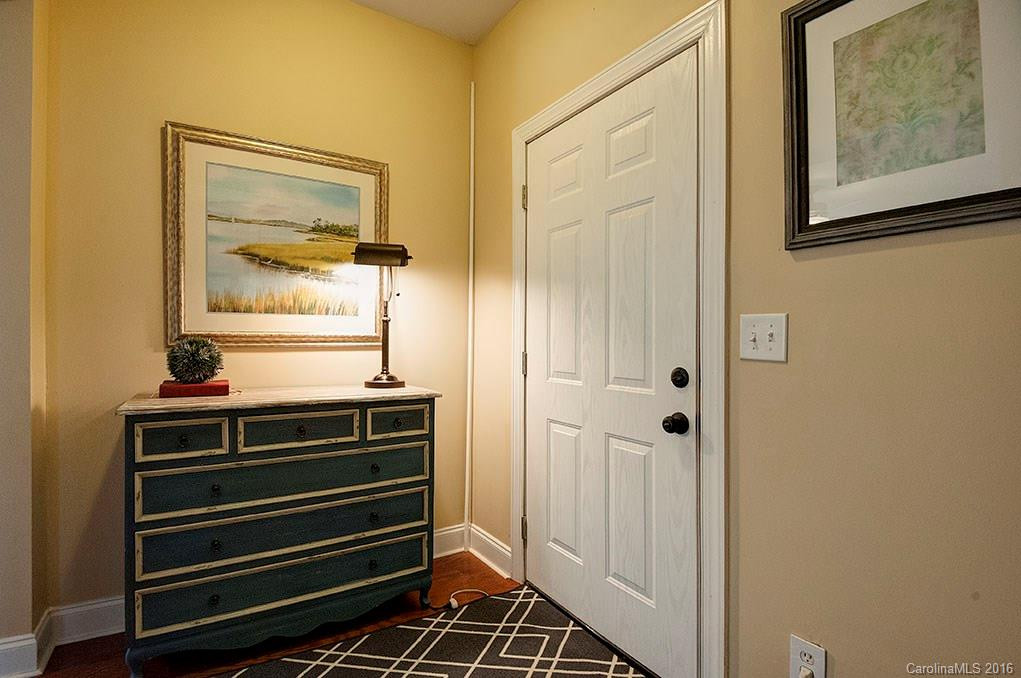 8 Surrey Green Drive - Photo 4