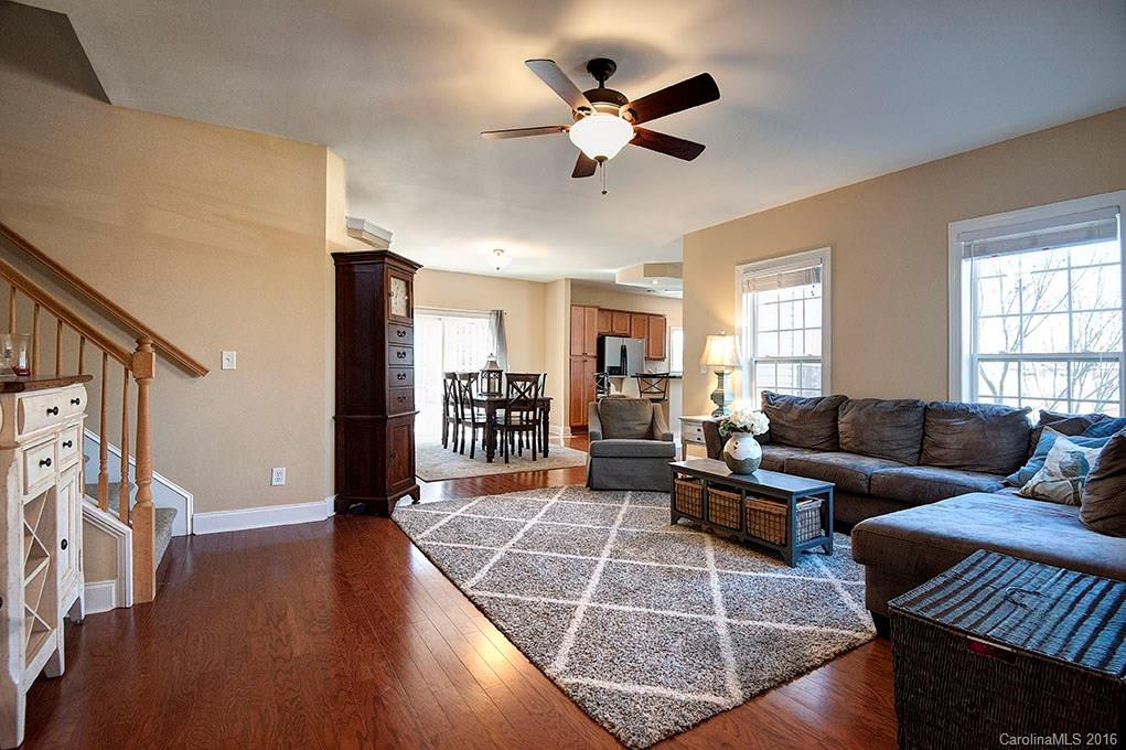 8 Surrey Green Drive - Photo 5