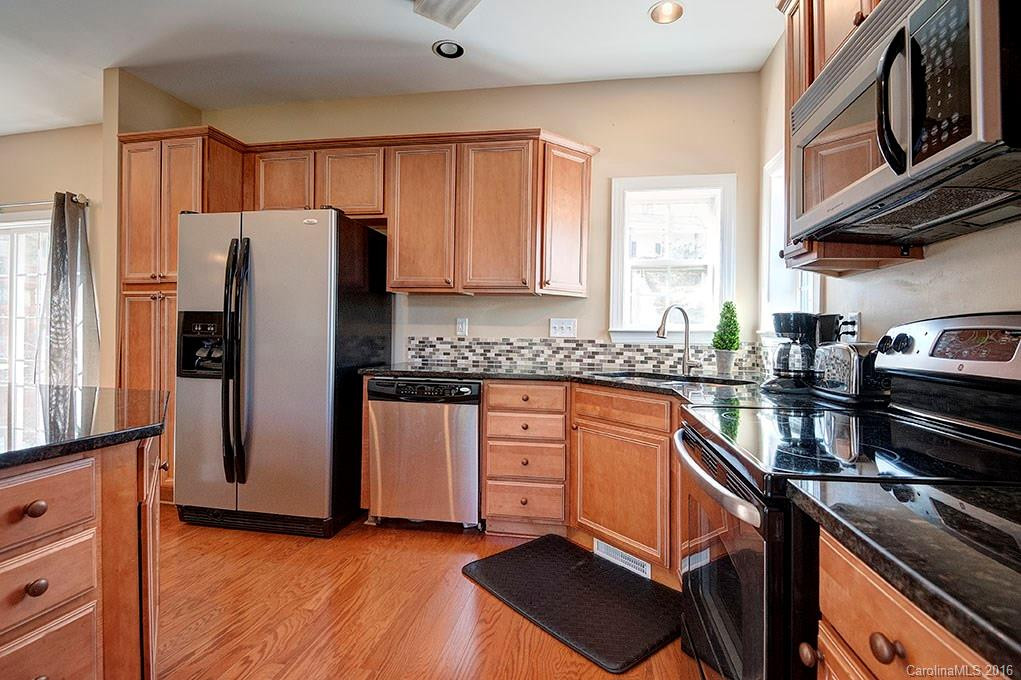 8 Surrey Green Drive - Photo 7