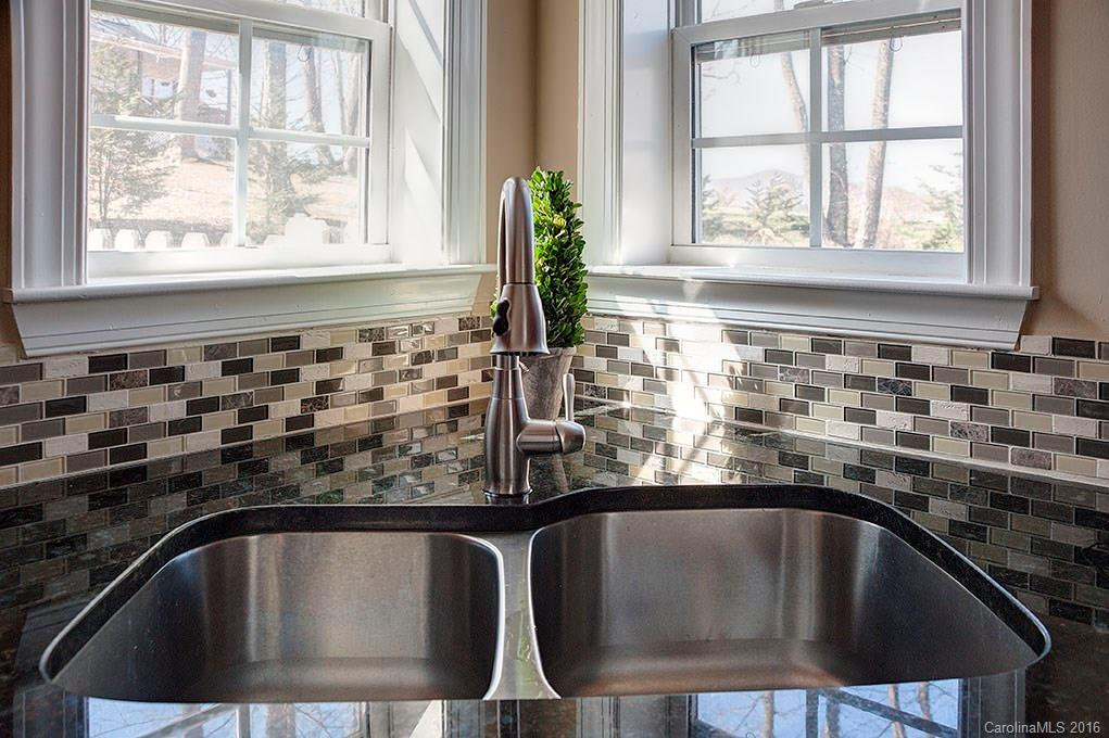 8 Surrey Green Drive - Photo 8