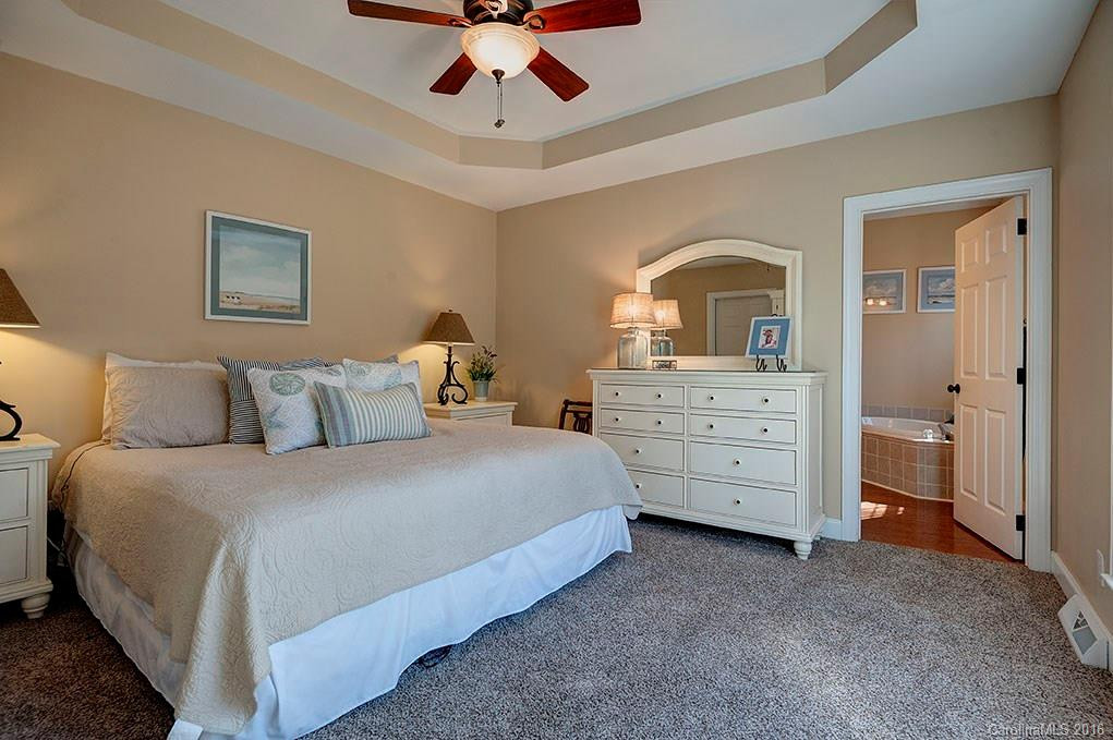 8 Surrey Green Drive - Photo 10