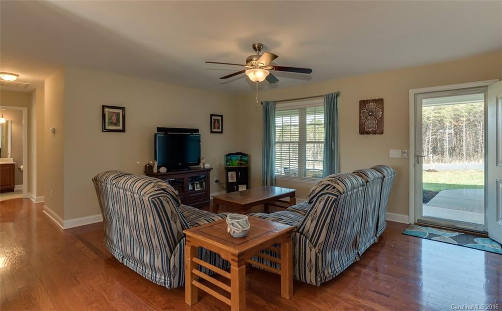 115 Somerset Lane - Photo 4