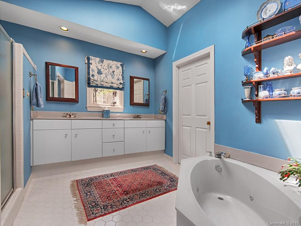 704 Kenmure Drive - Photo 12