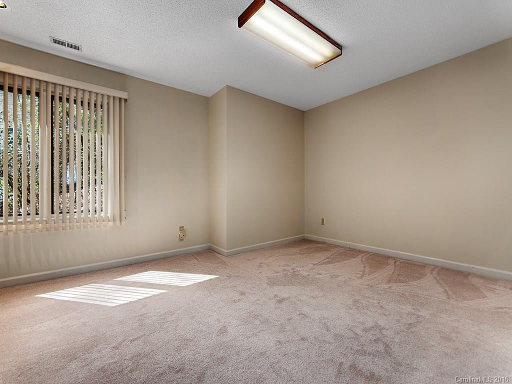 704 Kenmure Drive - Photo 20