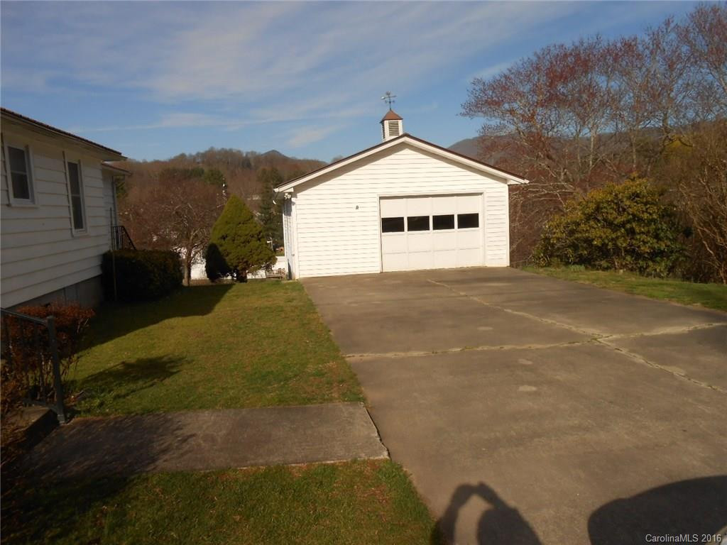 838 Oakdale Road - Photo 2