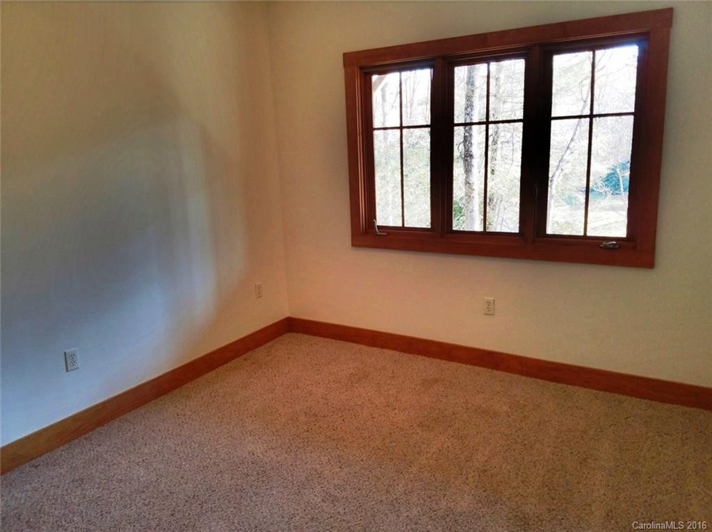 1042 Kanasgowa Drive - Photo 13