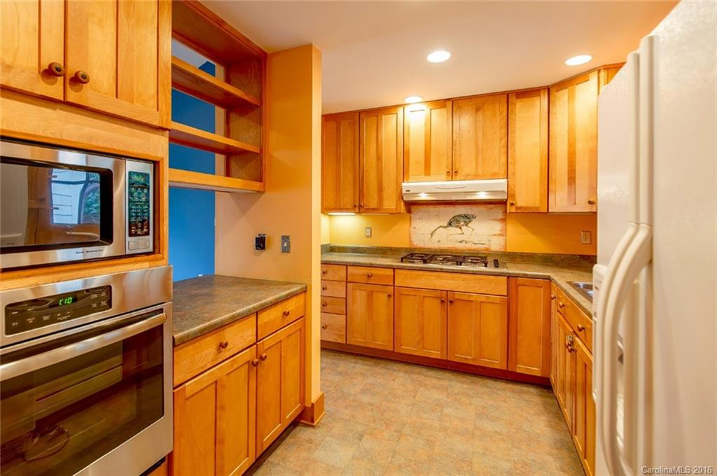 1042 Kanasgowa Drive - Photo 5