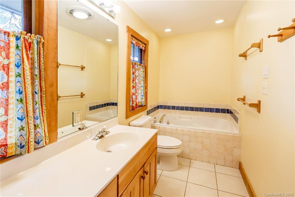 1042 Kanasgowa Drive - Photo 8