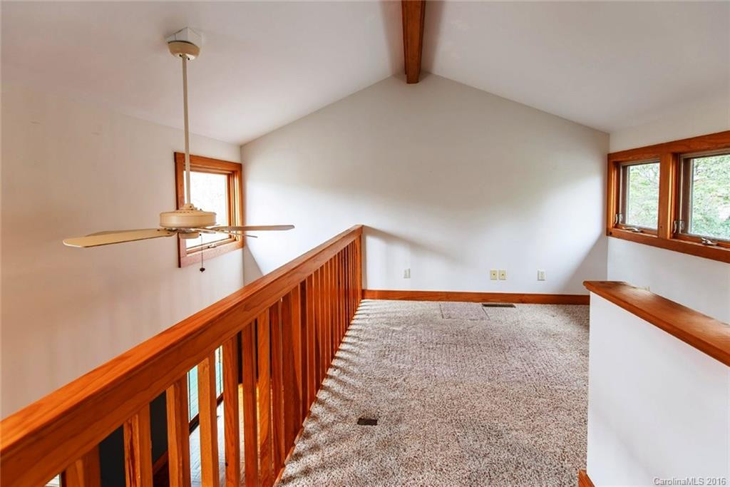 1042 Kanasgowa Drive - Photo 10