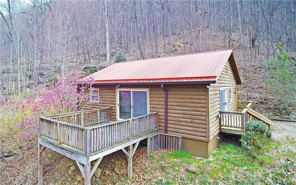 285 Emerald Lane