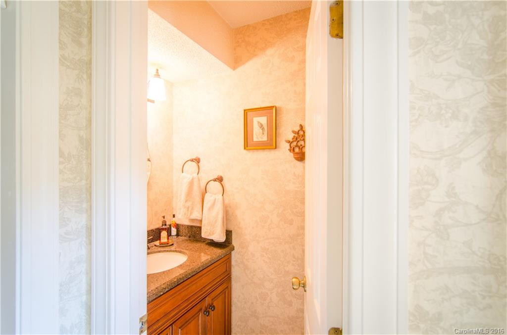 2 Quail Hollow Drive - Photo 8