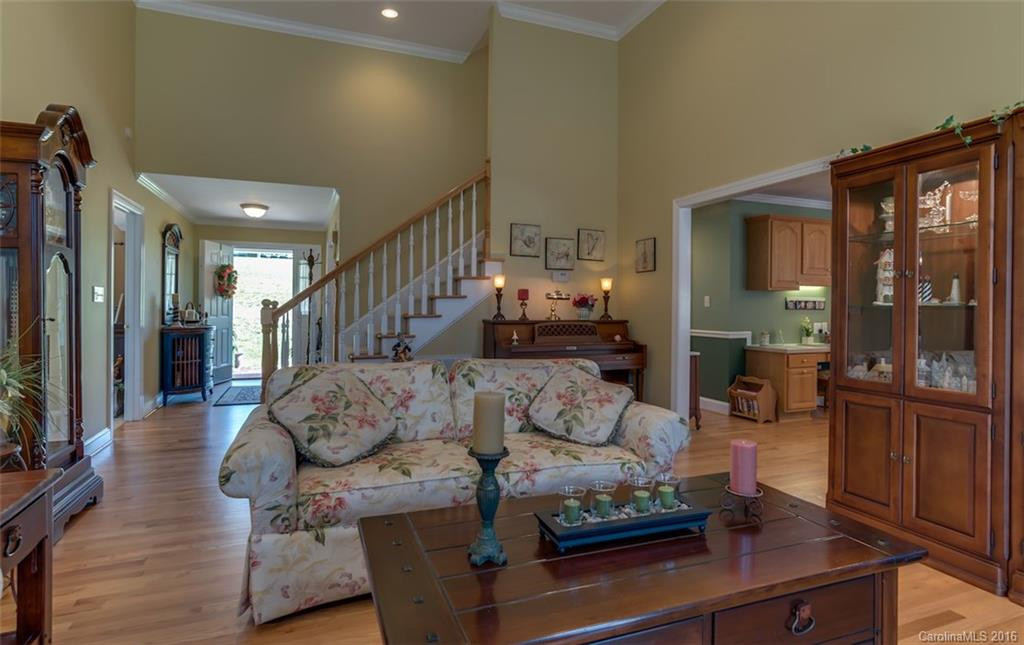 306 Ridgeview Drive - Photo 8