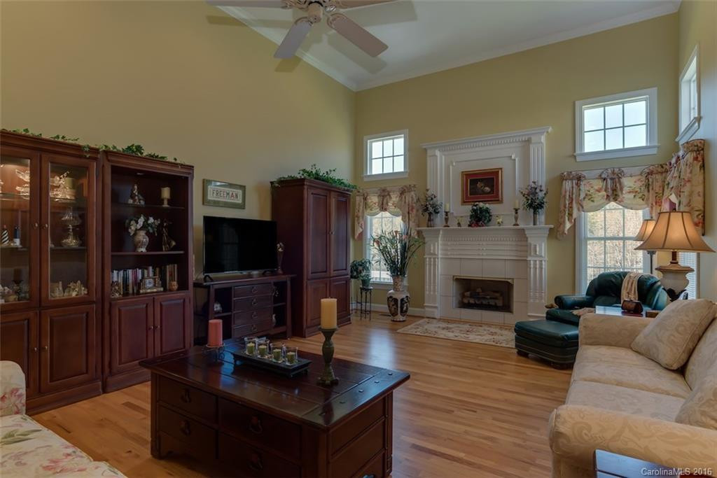 306 Ridgeview Drive - Photo 9