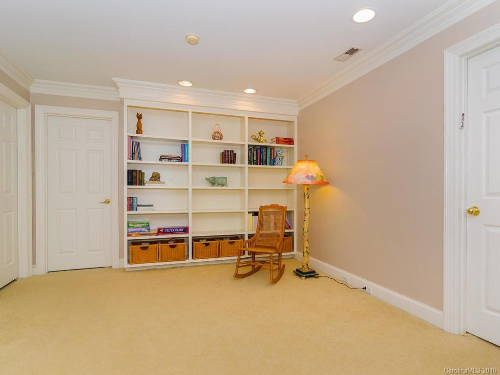 21 Crowningway Drive - Photo 18
