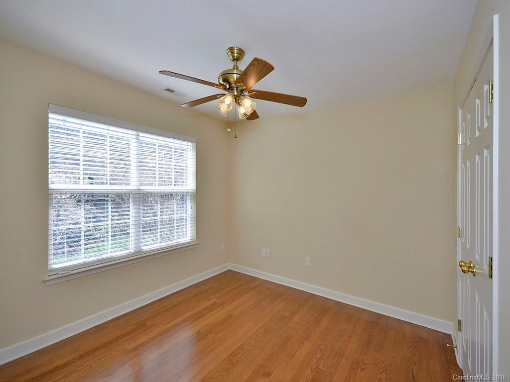 105 Andover Place - Photo 11