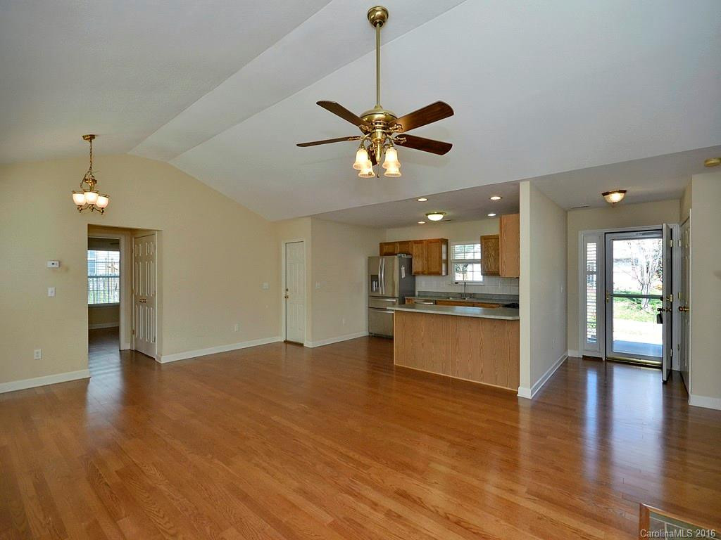 105 Andover Place - Photo 4