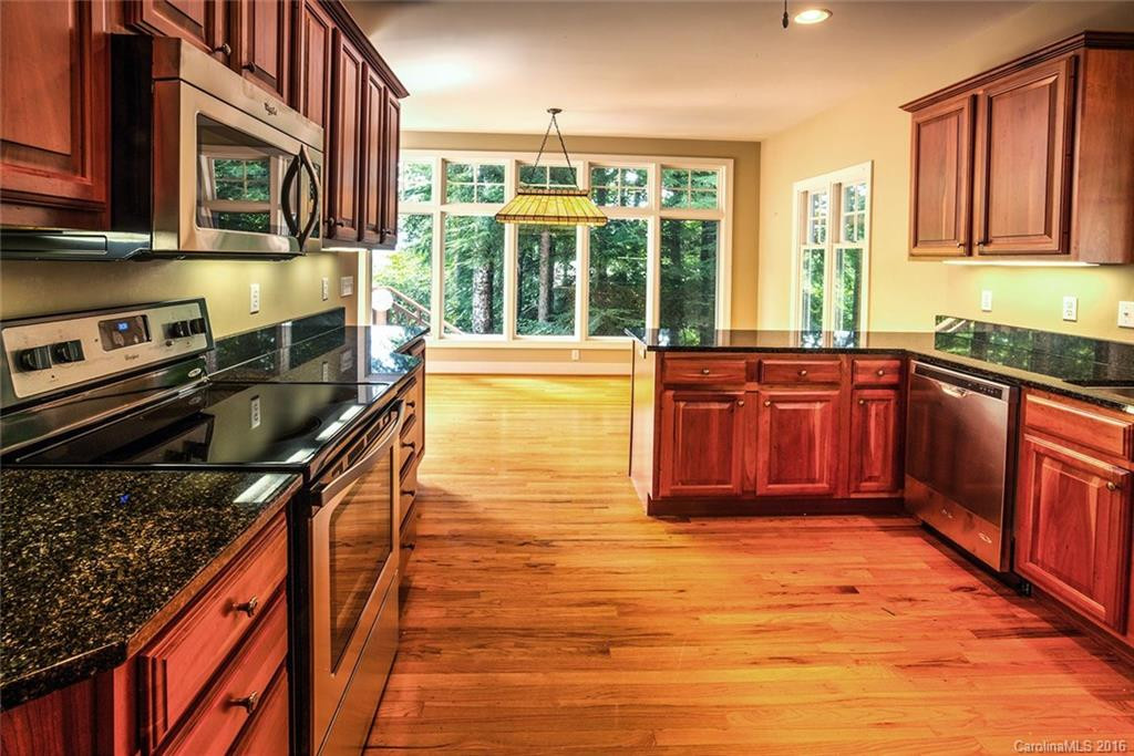 834 Crestview Drive - Photo 3