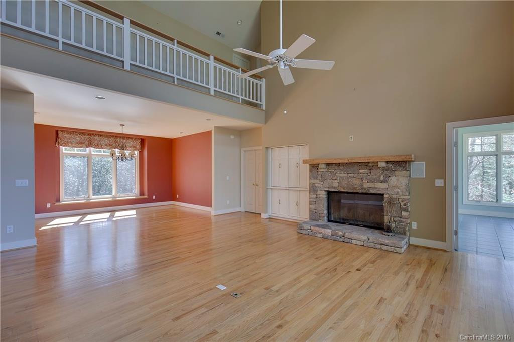 834 Crestview Drive - Photo 4