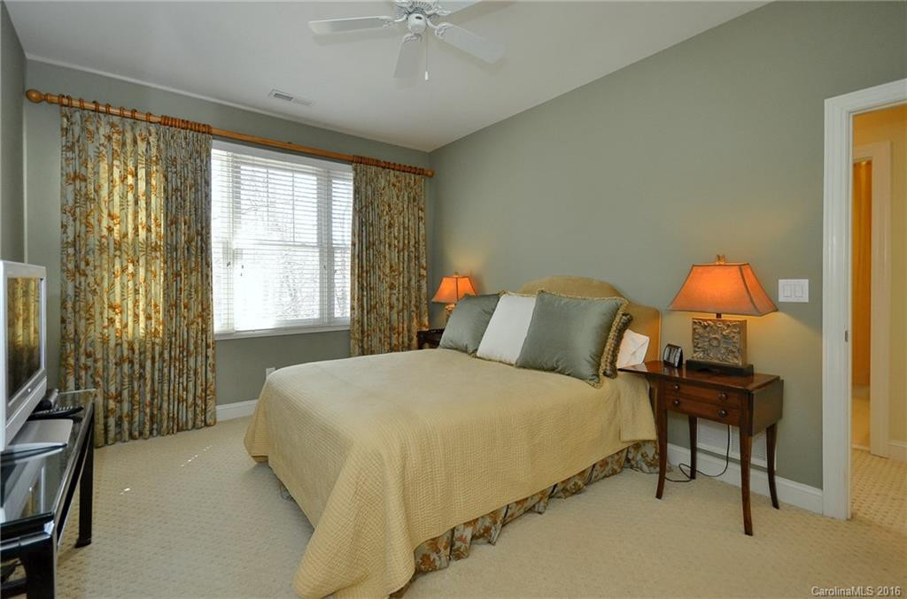204 Glenroy Court - Photo 16