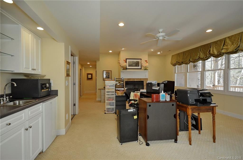 204 Glenroy Court - Photo 20