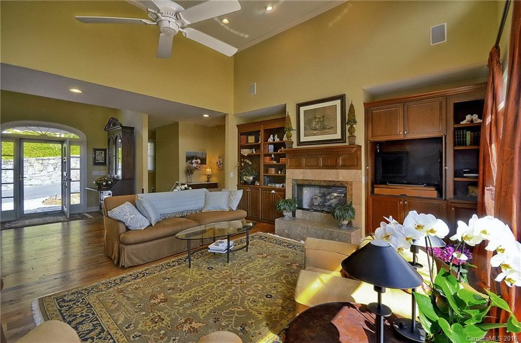 204 Glenroy Court - Photo 3