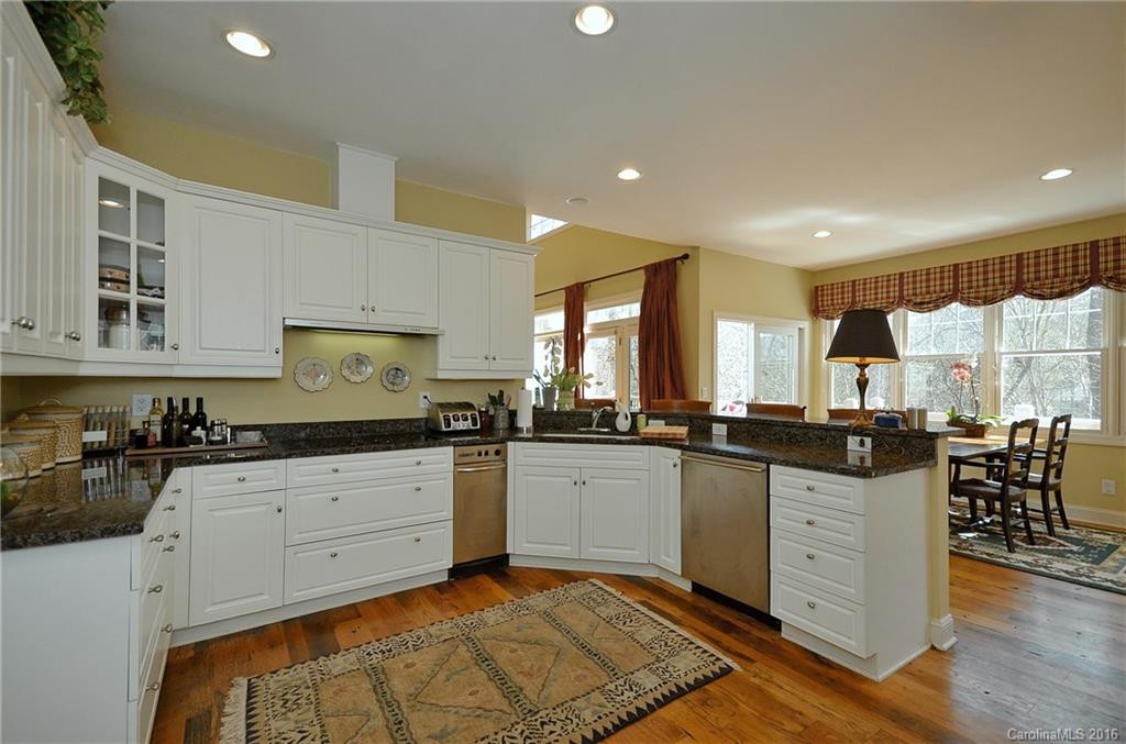 204 Glenroy Court - Photo 8