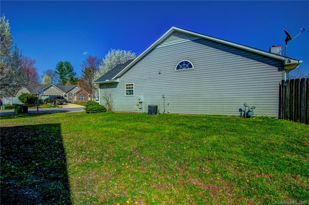 906 Woodhill Drive - Photo 4