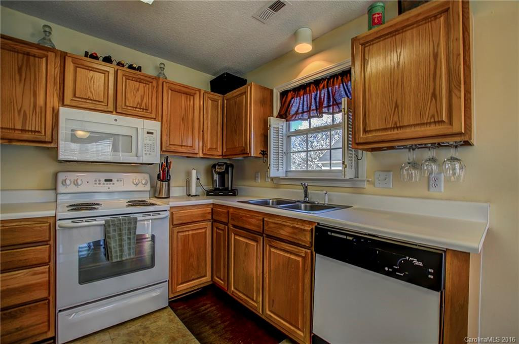 906 Woodhill Drive - Photo 8