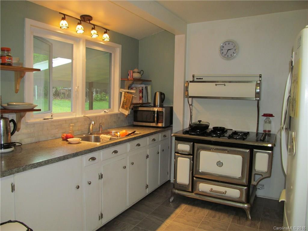 415 Cat tail Creek Road - Photo 2