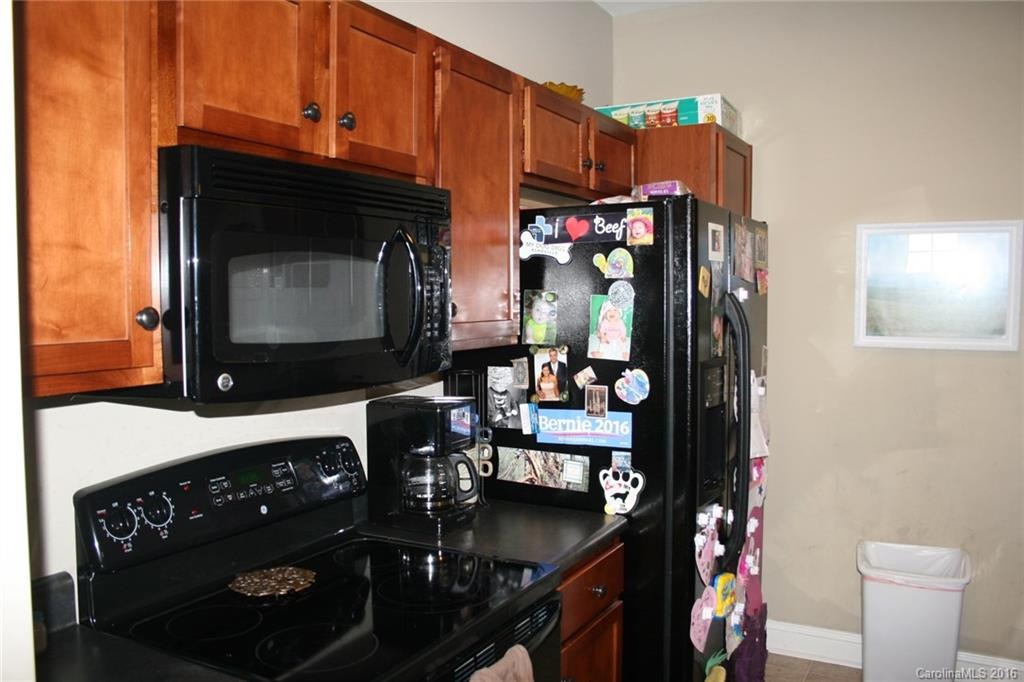27 FoxBriar Drive - Photo 4