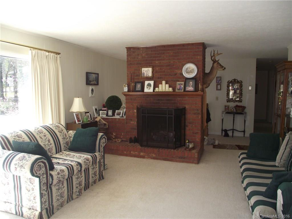 405 Wakefield Drive - Photo 2