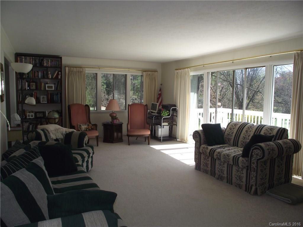 405 Wakefield Drive - Photo 3