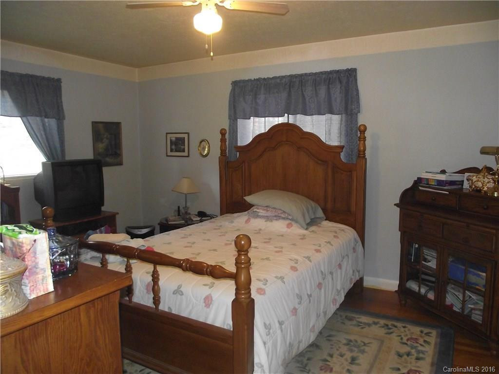 405 Wakefield Drive - Photo 8