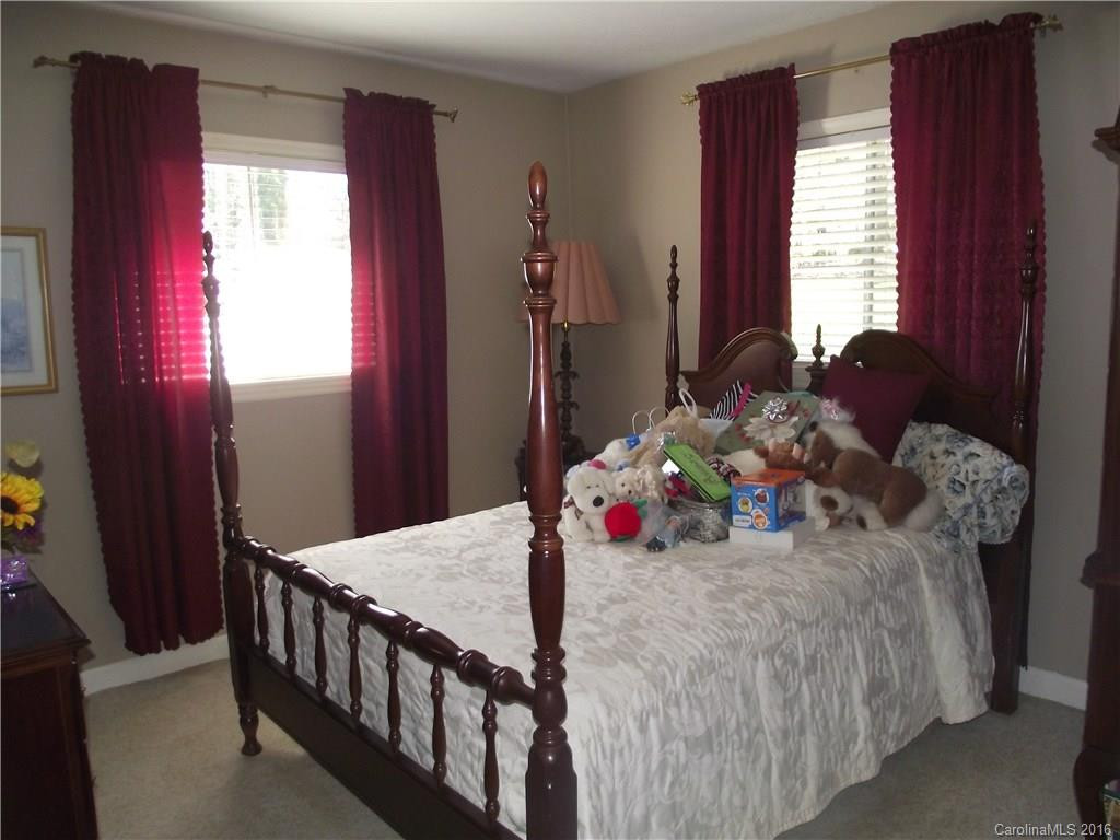 405 Wakefield Drive - Photo 9