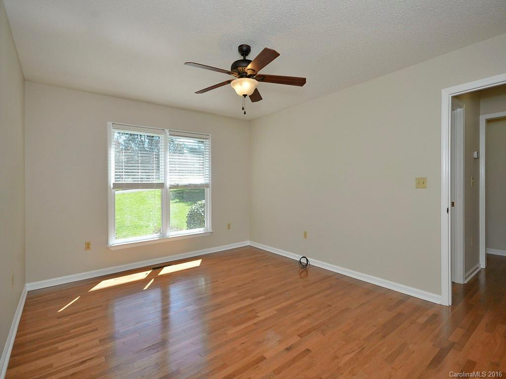 318 Melissa Way - Photo 13