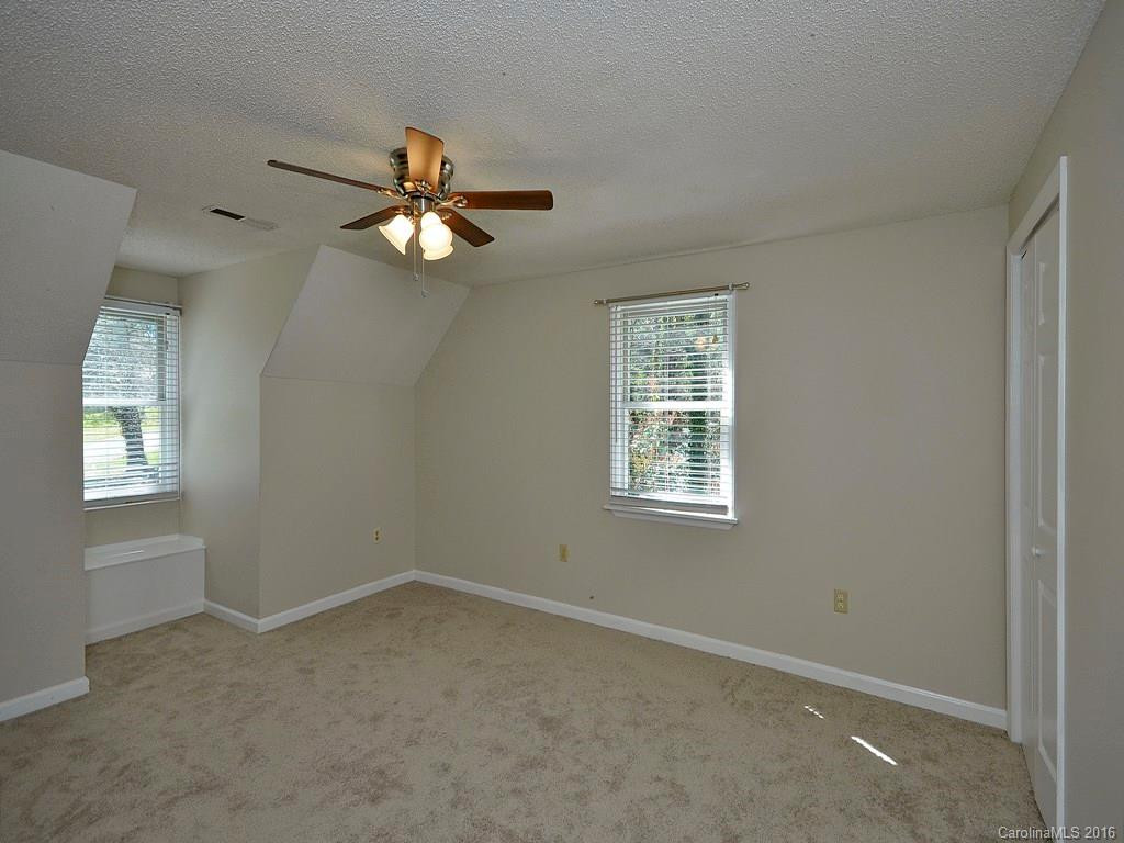 318 Melissa Way - Photo 15
