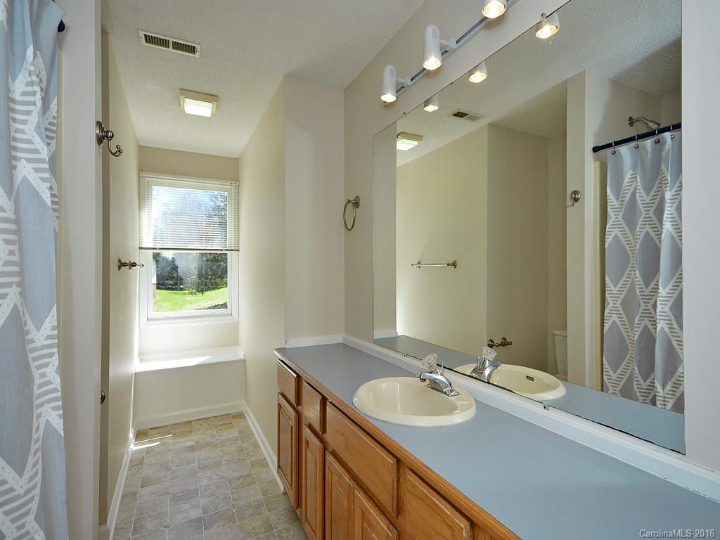 318 Melissa Way - Photo 16