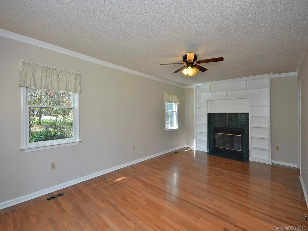 318 Melissa Way - Photo 5