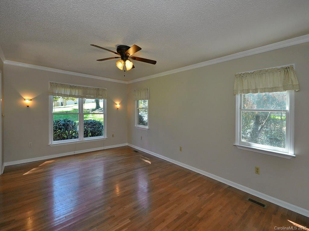 318 Melissa Way - Photo 6