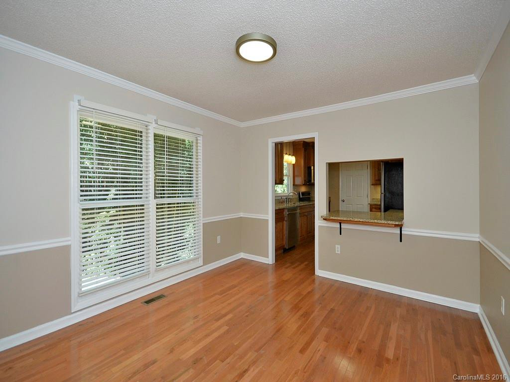 318 Melissa Way - Photo 10