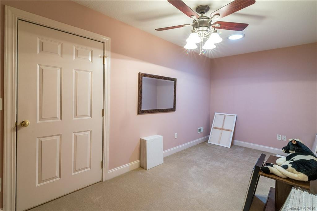814 West Pointe Drive #8 - Photo 18