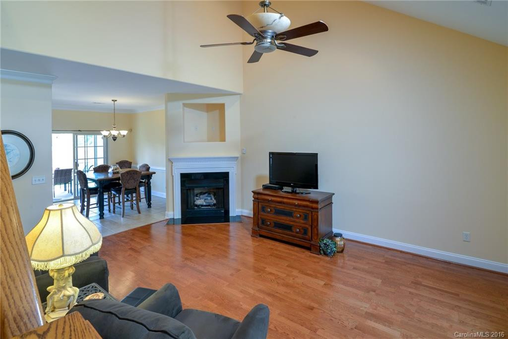 814 West Pointe Drive #8 - Photo 5