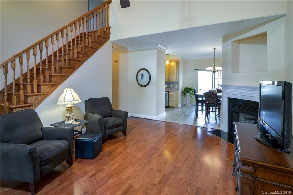 814 West Pointe Drive #8 - Photo 6
