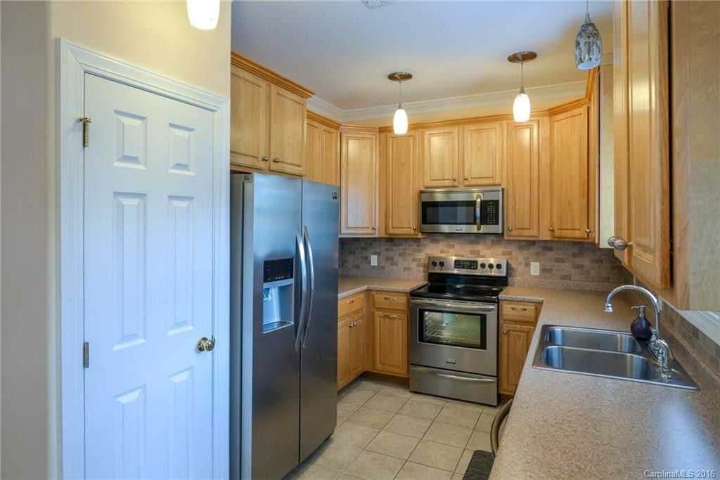 814 West Pointe Drive #8 - Photo 9
