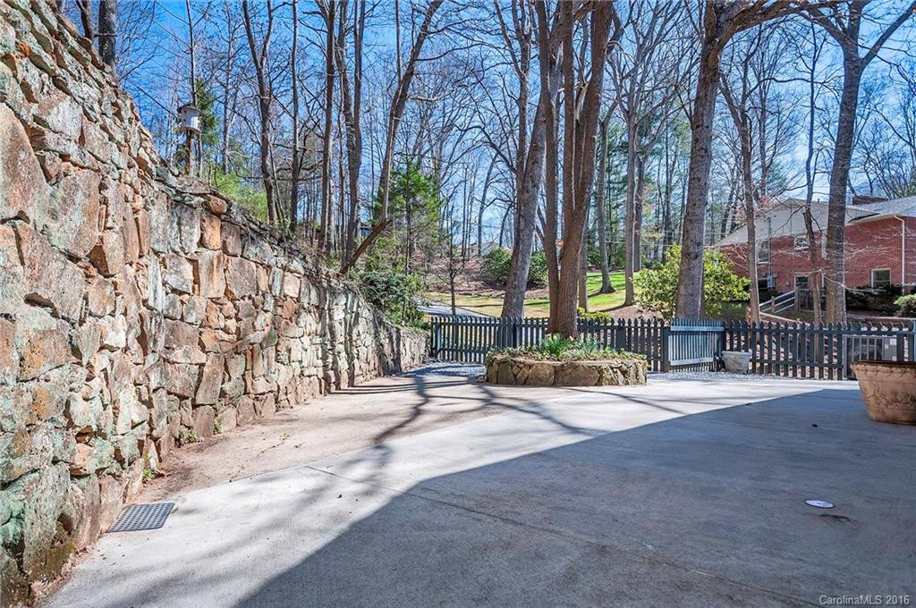 367 Greenview Drive - Photo 17