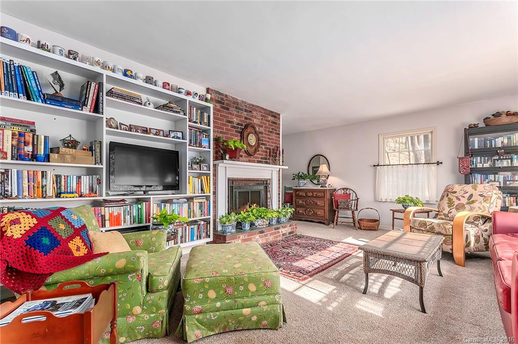 367 Greenview Drive - Photo 3